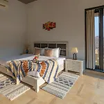 Stayvista\'S Sage Scenery - Mountain-View Villa With Infinity Pool & Terrace