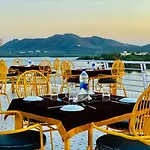 Hotel Jaydurg At Pichola Lake