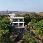 Saffronstays Camelot By The Lake - 3 Bedroom Villa With Lake View, Games Area And Lake Access
