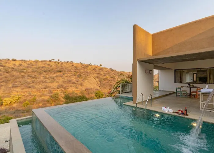 Stayvista\'S Sage Scenery - Mountain-View Villa With Infinity Pool & Terrace