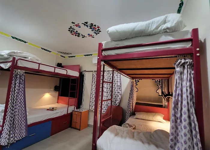 Hotel Hanuman Ghat On Lake Pichola
