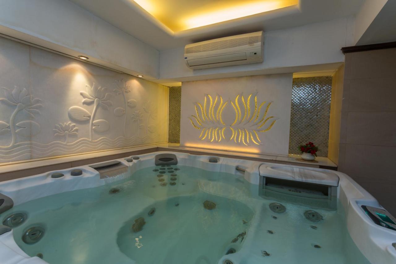 Jagmandir Island Palace - Grand Heritage Hotel 5*