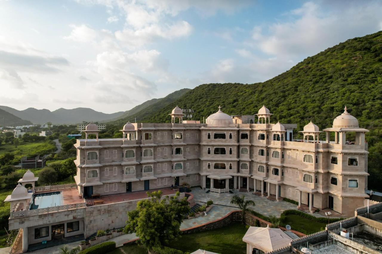 Resort Traavista Aravali Mahal