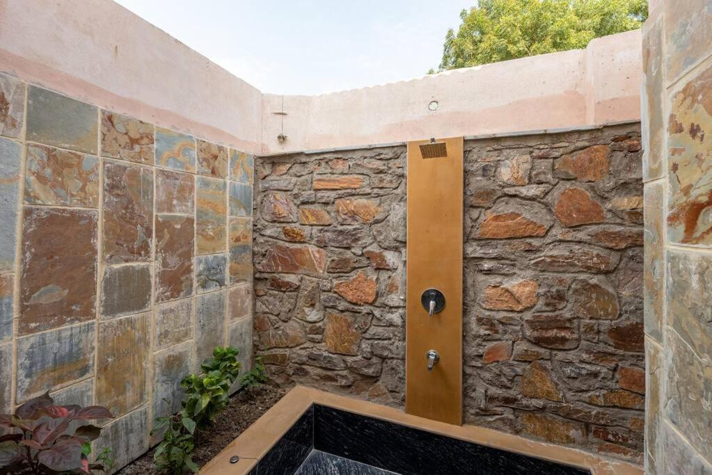 Chalet 1br With Pool - Eagle's Nest By Roamhome Udaipur