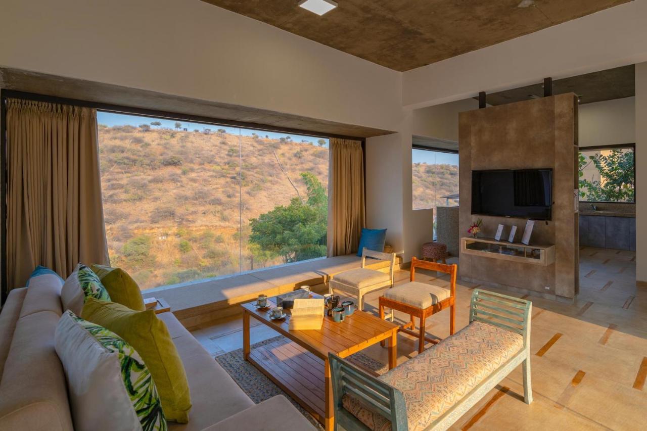 Stayvista's Sage Scenery - Mountain-view With Infinity Pool & Terrace Villa *