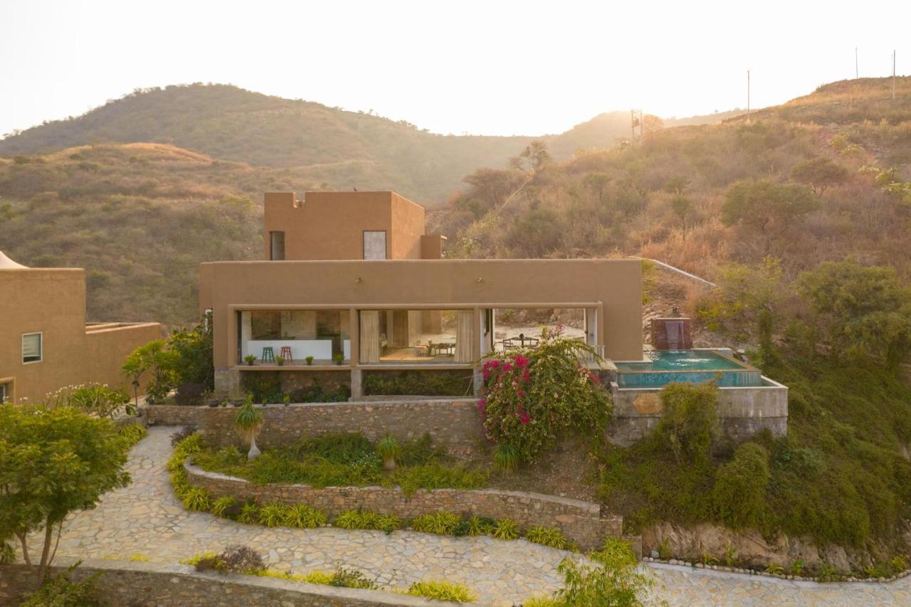 Stayvista's Sage Scenery - Mountain-view With Infinity Pool & Terrace Udaipur