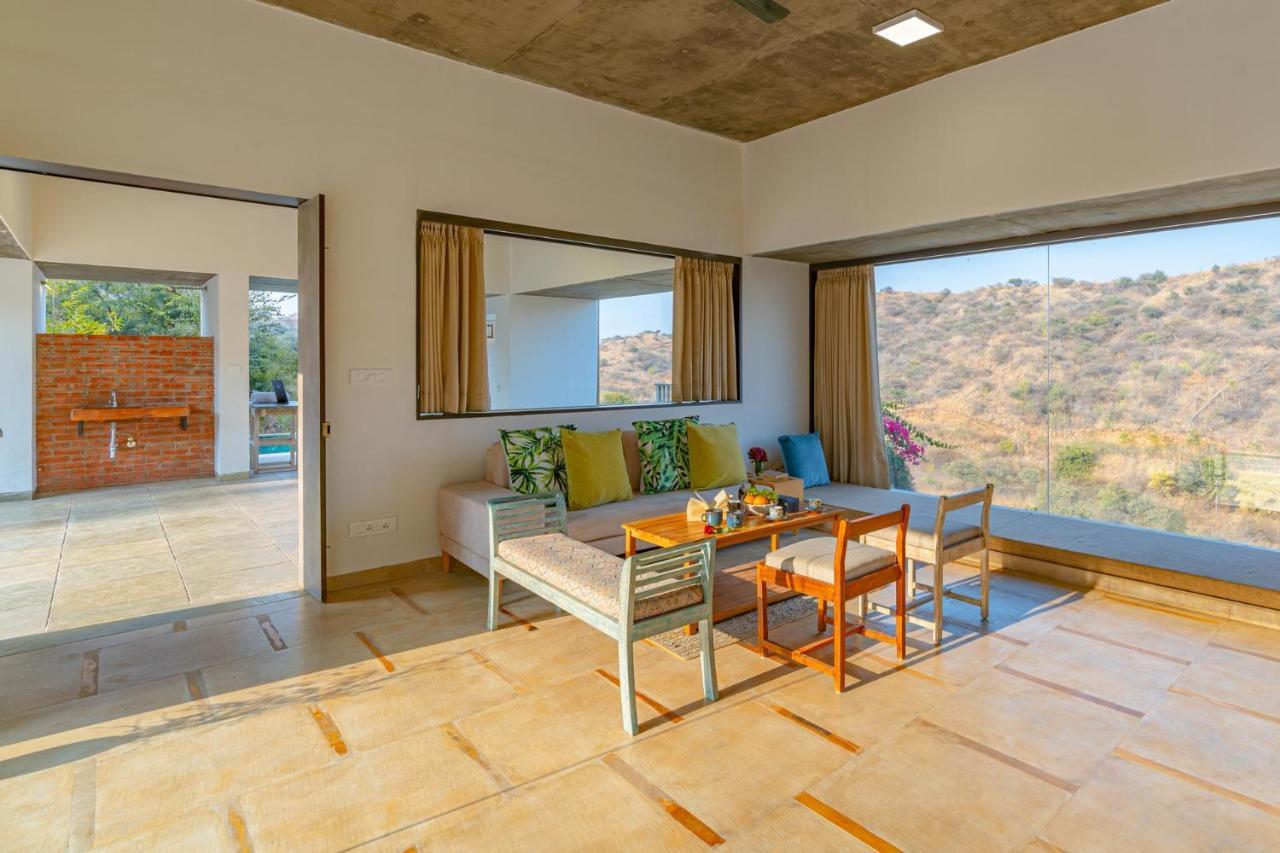 Stayvista's Sage Scenery - Mountain-view With Infinity Pool & Terrace *