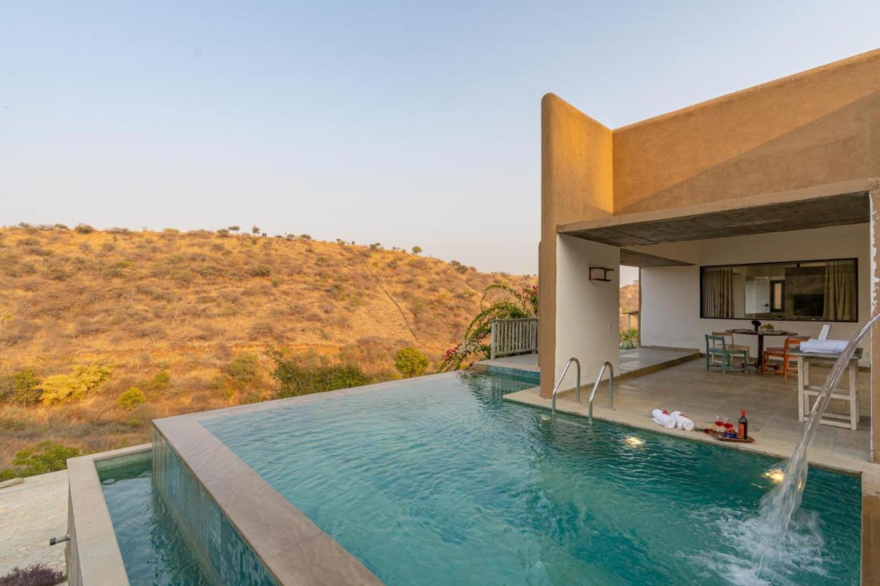 Stayvista's Sage Scenery - Mountain-view With Infinity Pool & Terrace Villa *