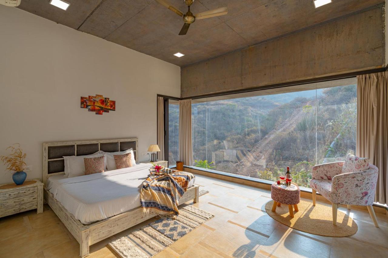 Stayvista's Sage Scenery - Mountain-view With Infinity Pool & Terrace * Udaipur