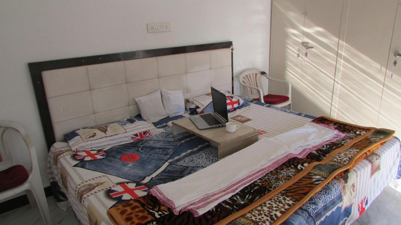 White Corner House, 2/14, Goverdhan Vilas, Housing Board Colony, 313002 Homestay *
