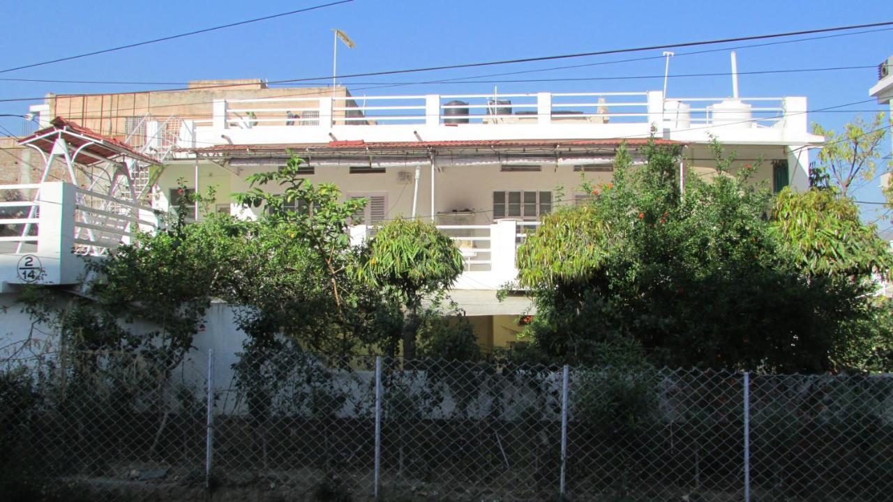 White Corner House, 2/14, Goverdhan Vilas, Housing Board Colony, 313002 Homestay