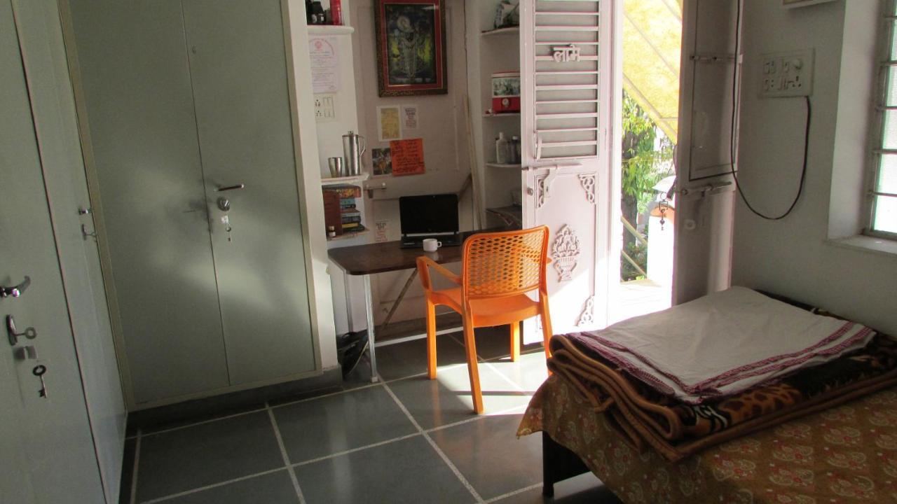 White Corner House, 2/14, Goverdhan Vilas, Housing Board Colony, 313002 Homestay Udaipur