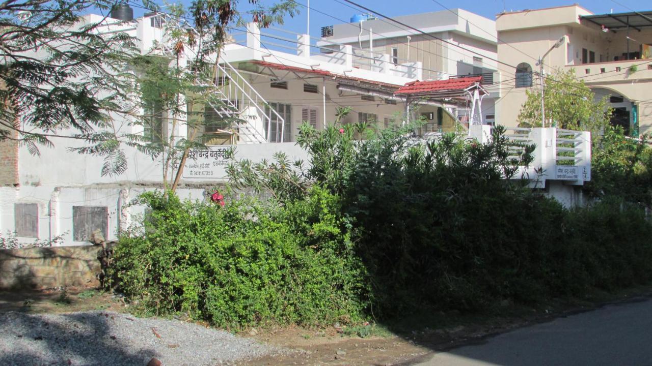 White Corner House, 2/14, Goverdhan Vilas, Housing Board Colony, 313002 *