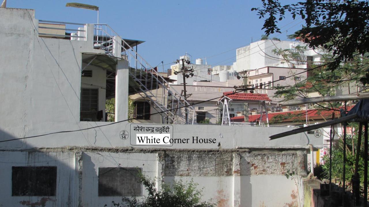 White Corner House, 2/14, Goverdhan Vilas, Housing Board Colony, 313002 *