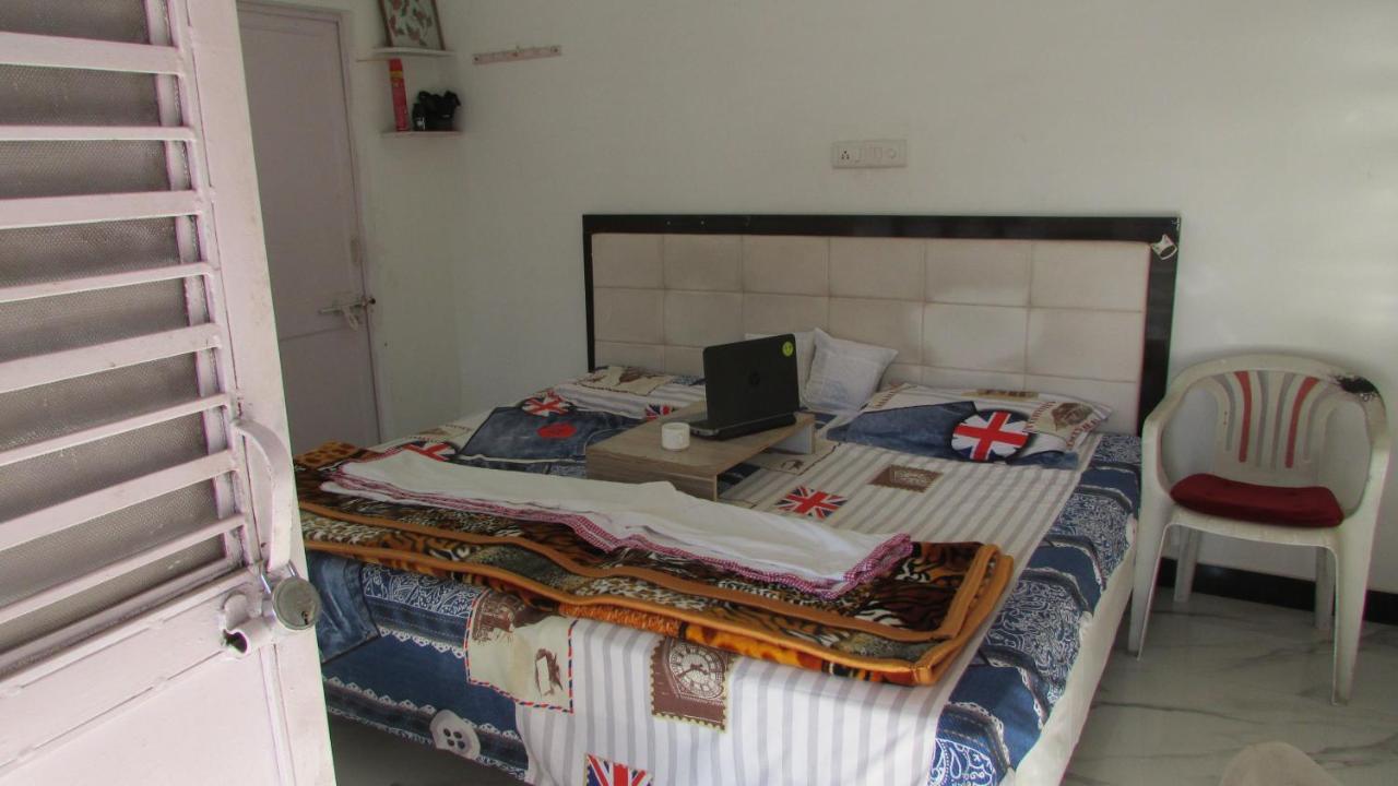 White Corner House, 2/14, Goverdhan Vilas, Housing Board Colony, 313002 Homestay *