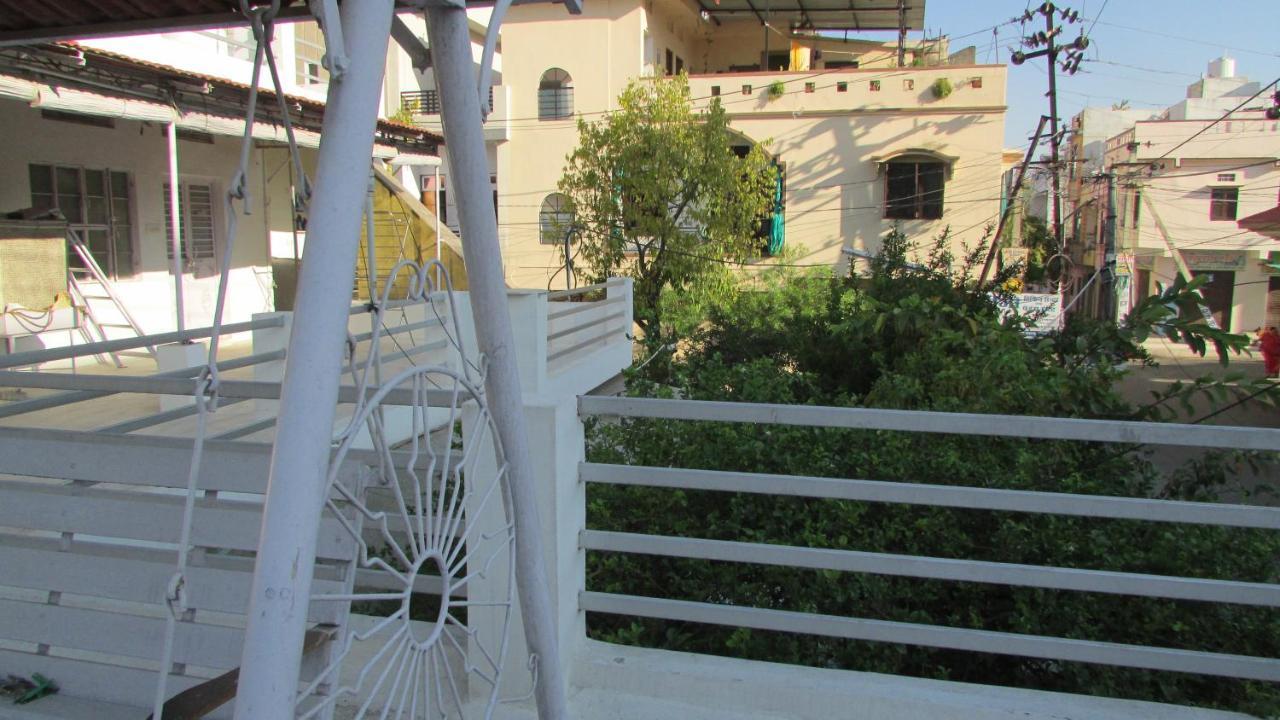 White Corner House, 2/14, Goverdhan Vilas, Housing Board Colony, 313002 Udaipur
