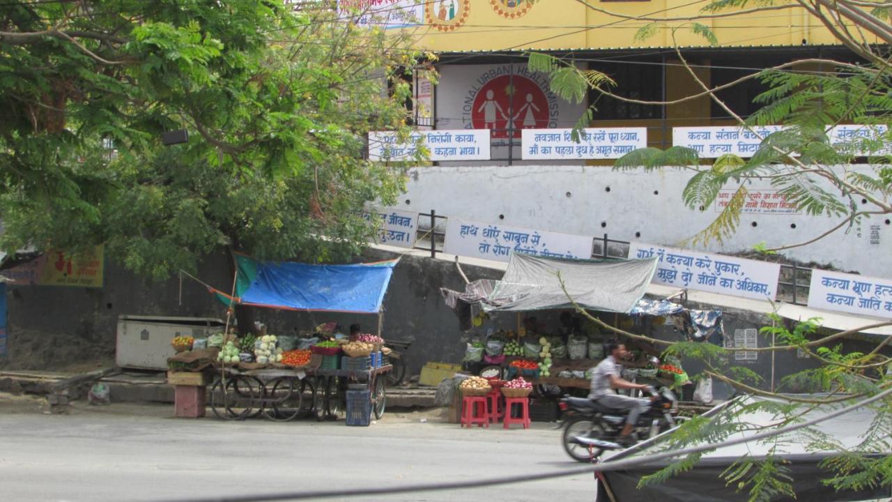 White Corner House, 2/14, Goverdhan Vilas, Housing Board Colony, 313002 Homestay *