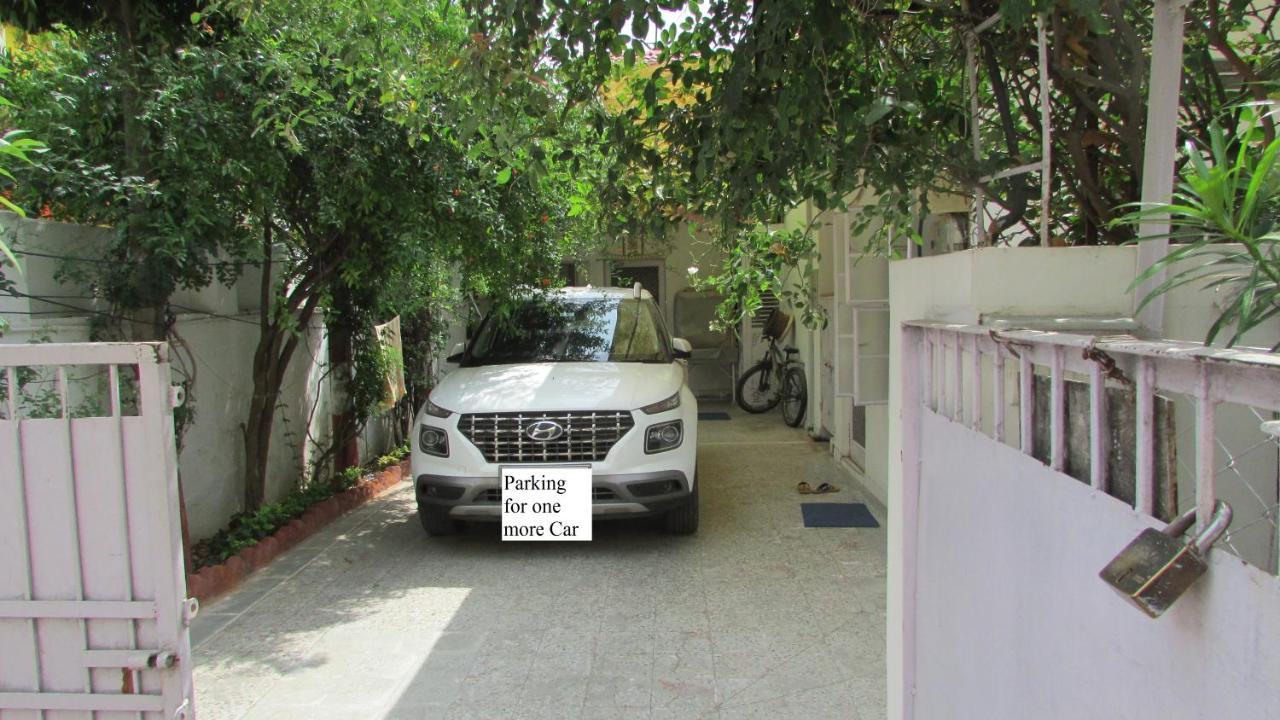 White Corner House, 2/14, Goverdhan Vilas, Housing Board Colony, 313002 Homestay *
