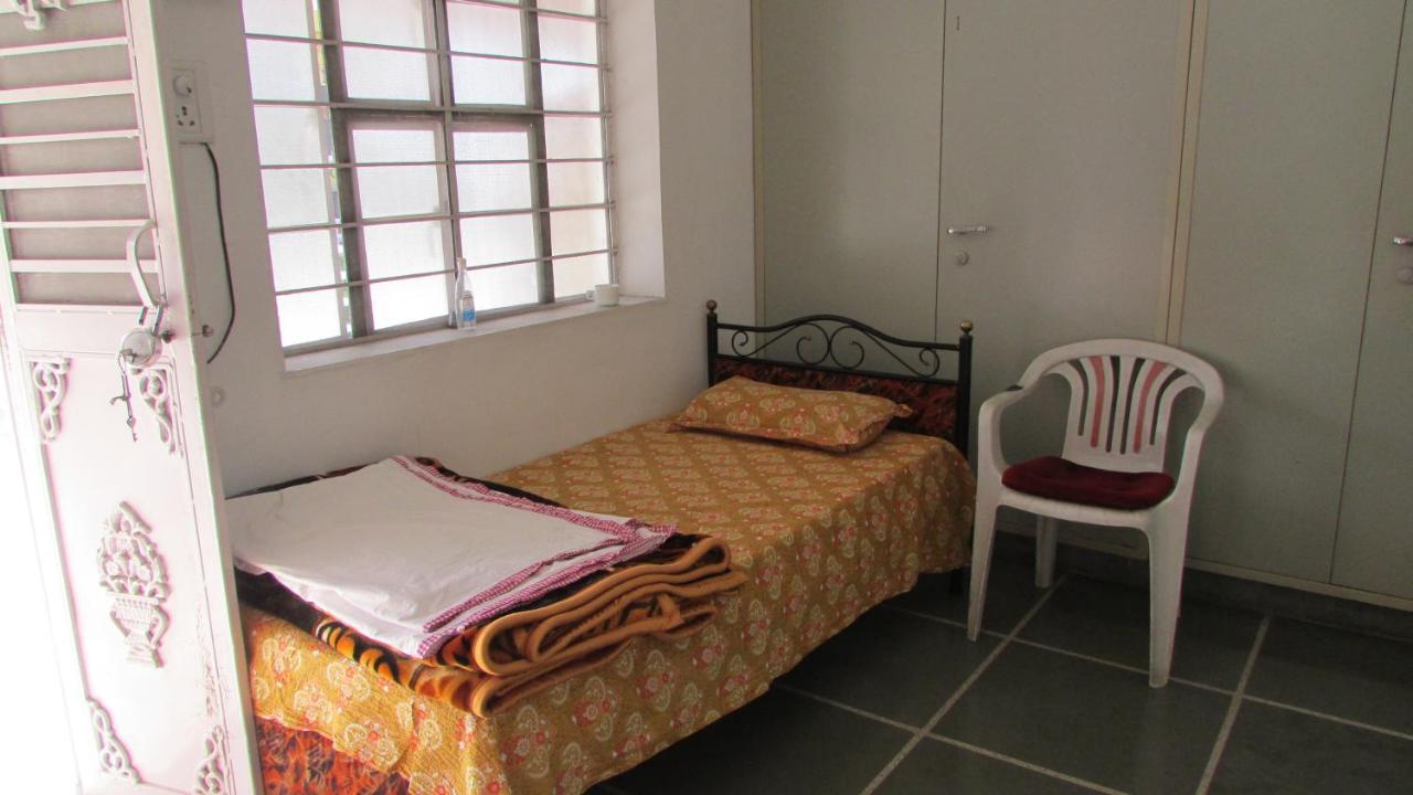 White Corner House, 2/14, Goverdhan Vilas, Housing Board Colony, 313002 Homestay *