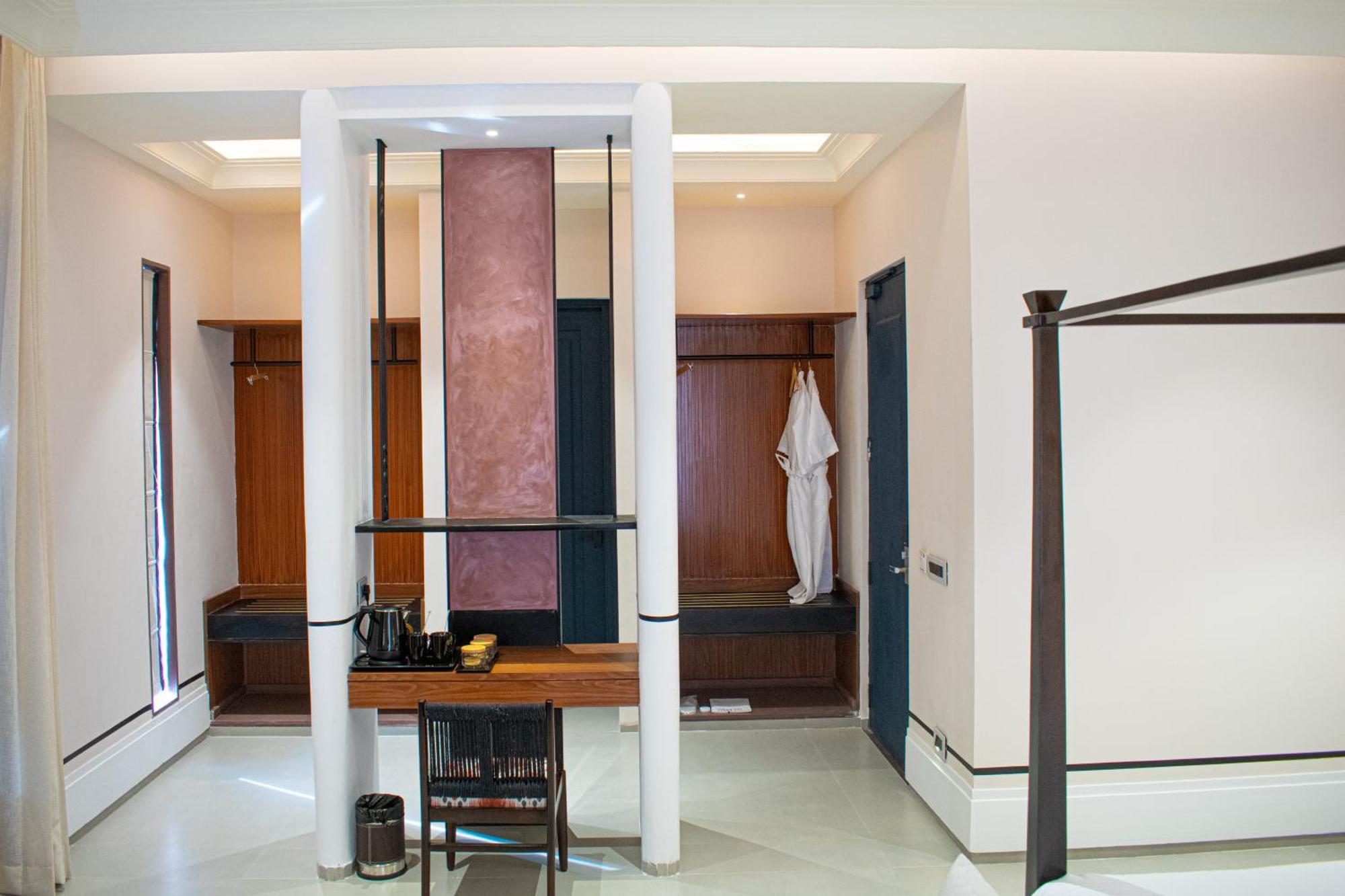 Casa Blanca Lakecity Hotel
