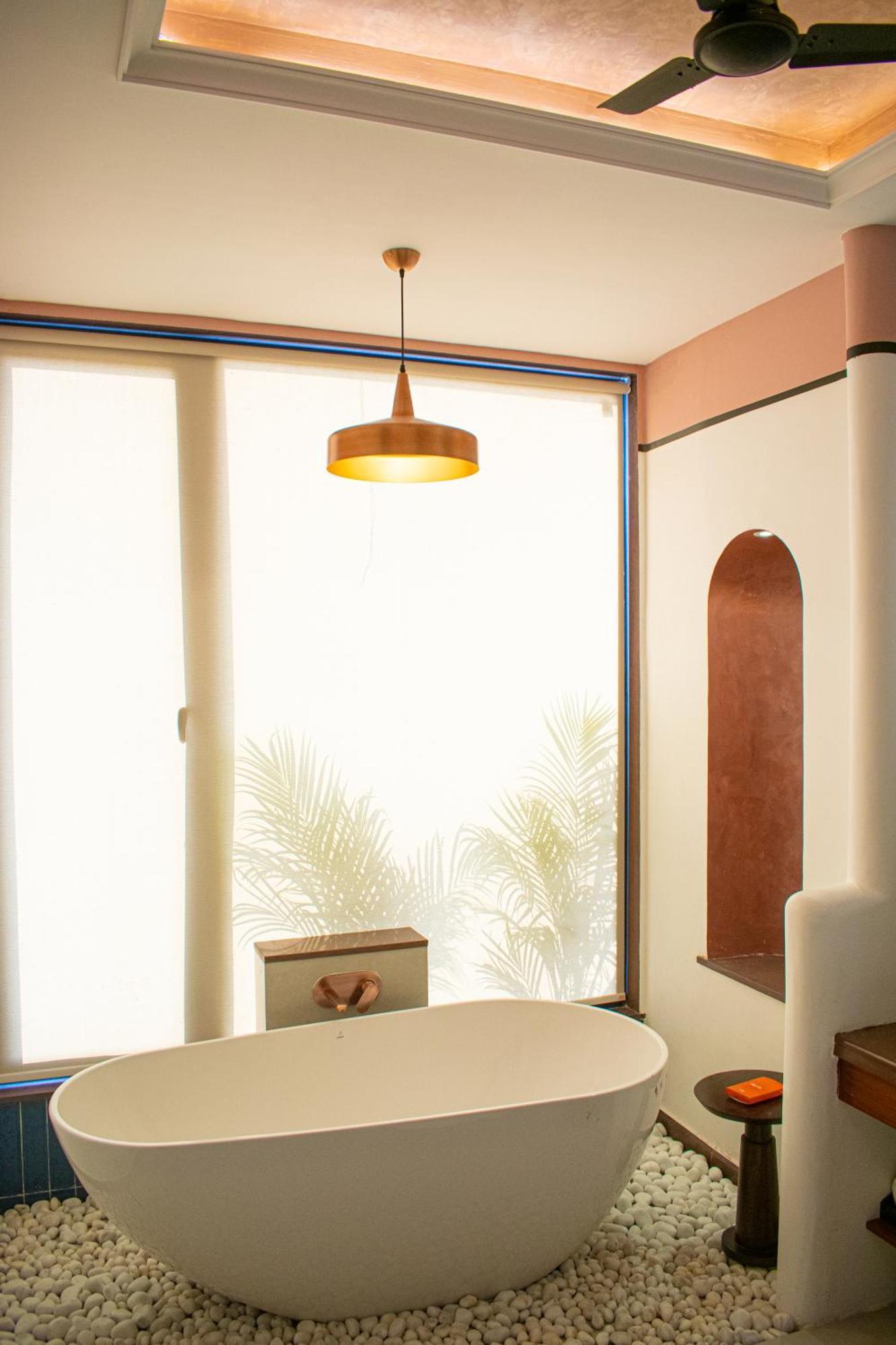 Casa Blanca Lakecity Hotel 4*