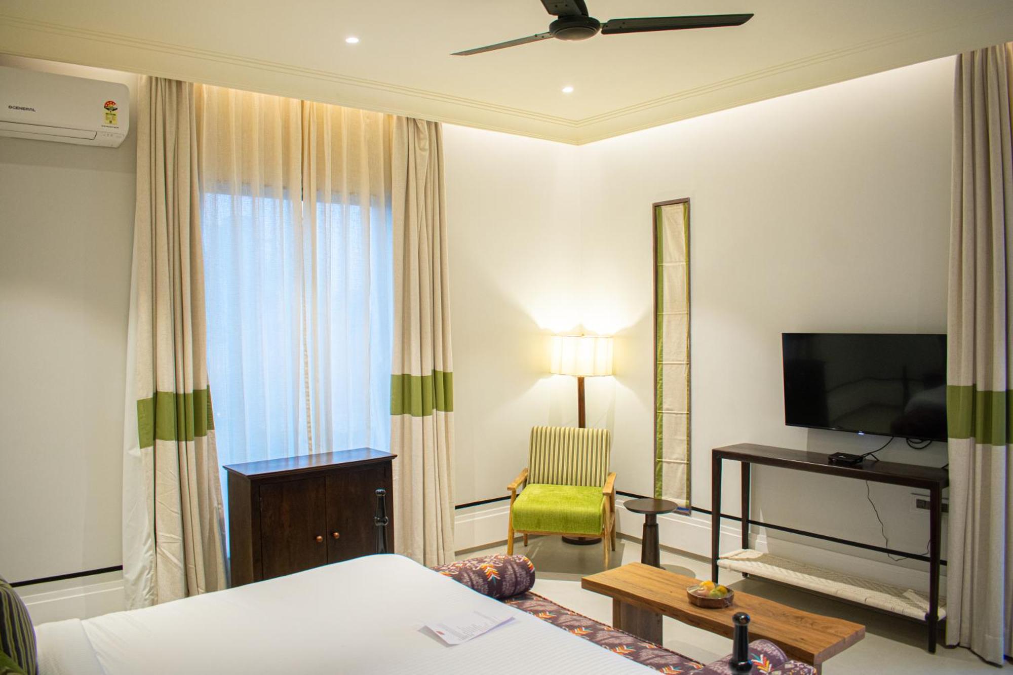 Casa Blanca Lakecity 4*