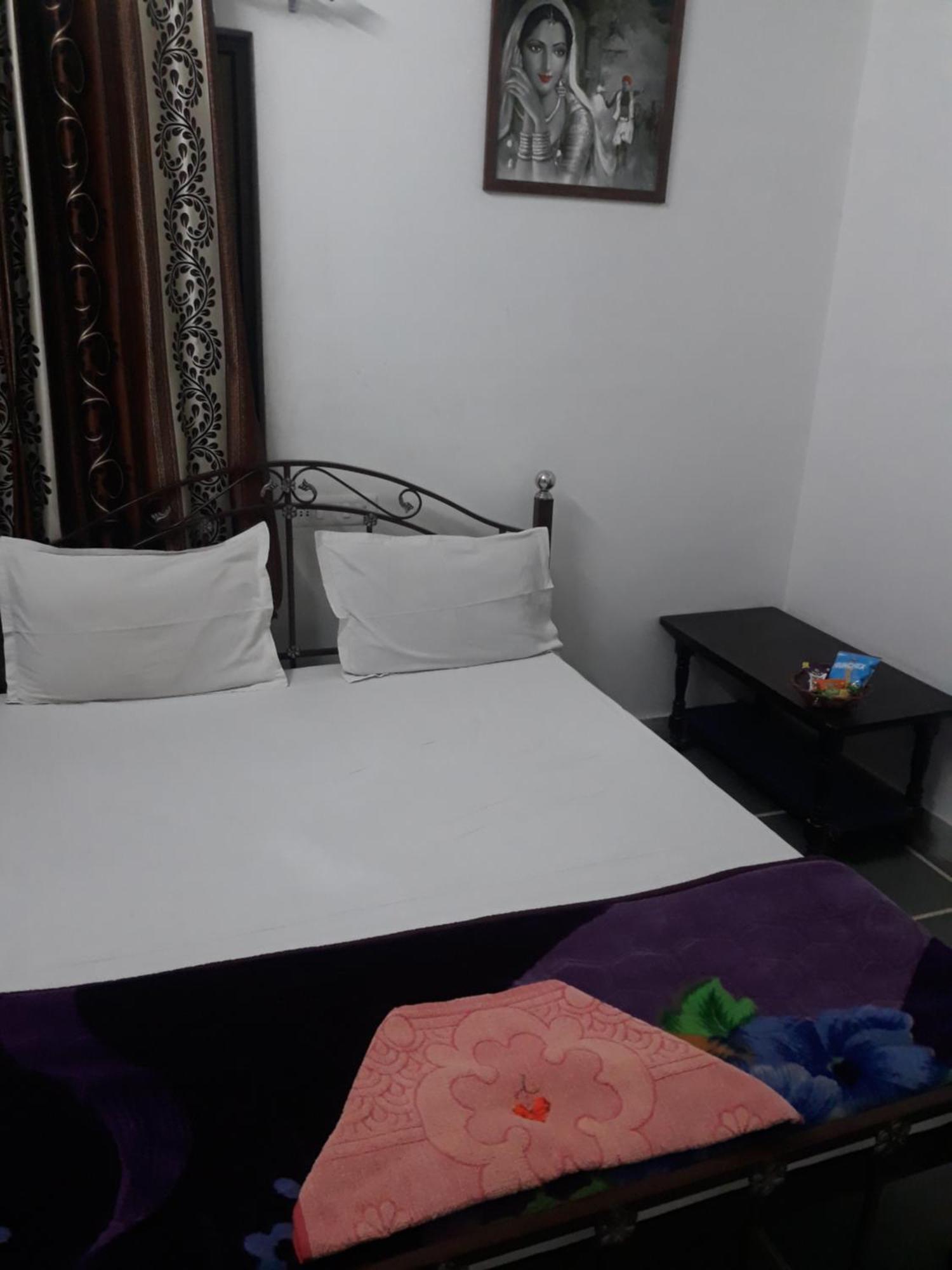 Gaj Niwas And Restaurant,udaipur,rajasthan Guest house *