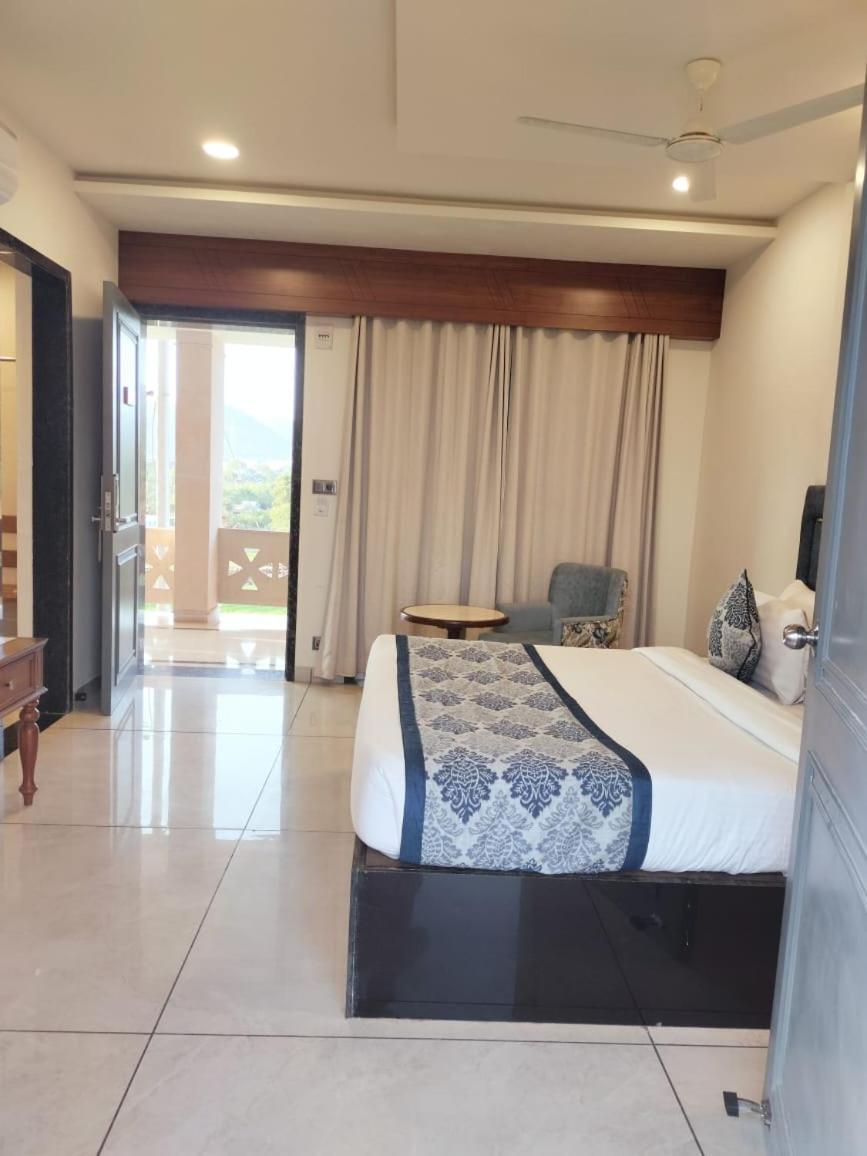 Traavista Aravali Mahal Resort