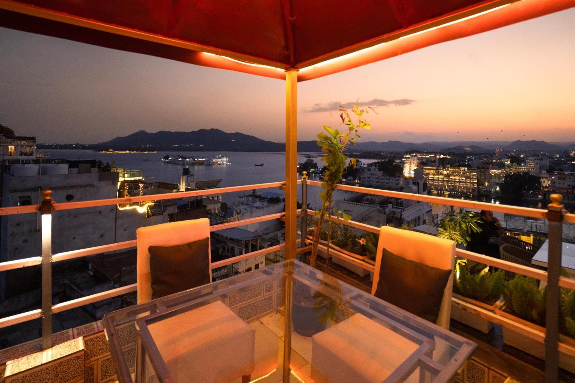 The View Hotel- On Pichola 3*