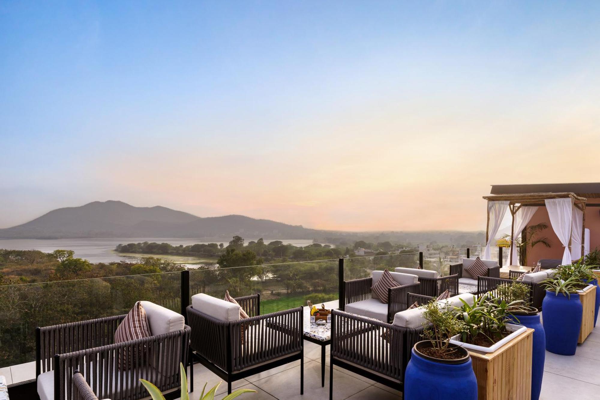 Casa Blanca Lakecity 4*