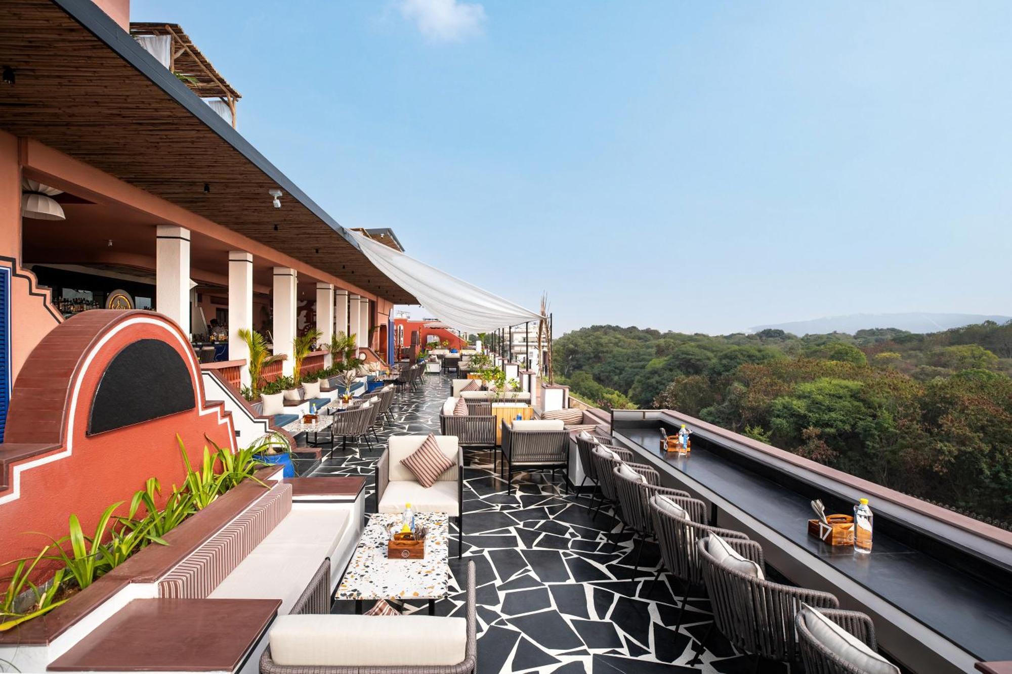 Casa Blanca Lakecity Hotel 4*