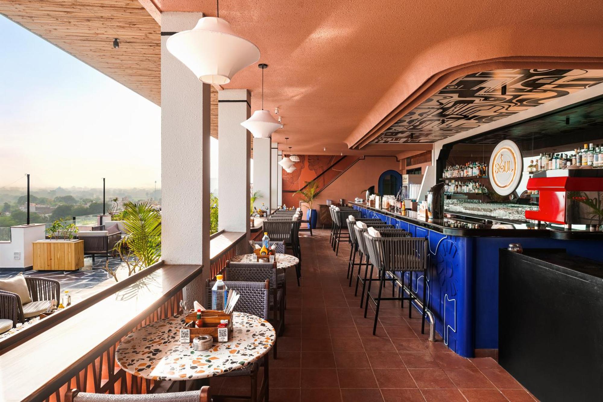 Casa Blanca Lakecity Hotel 4*