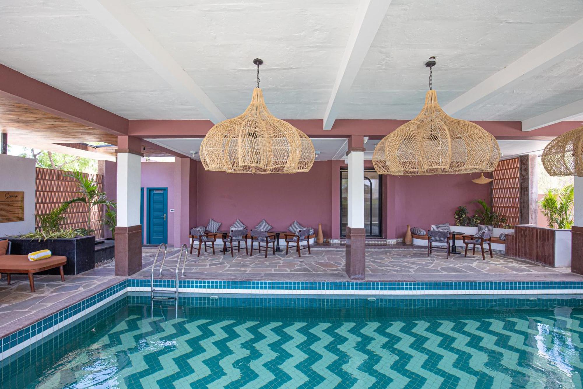 Casa Blanca Lakecity Hotel
