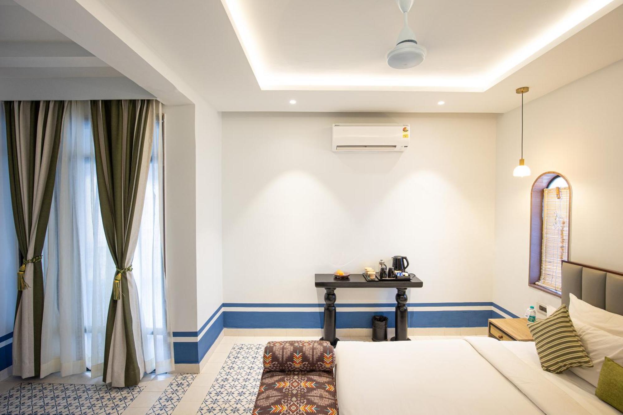 Casa Blanca Lakecity Hotel 4*