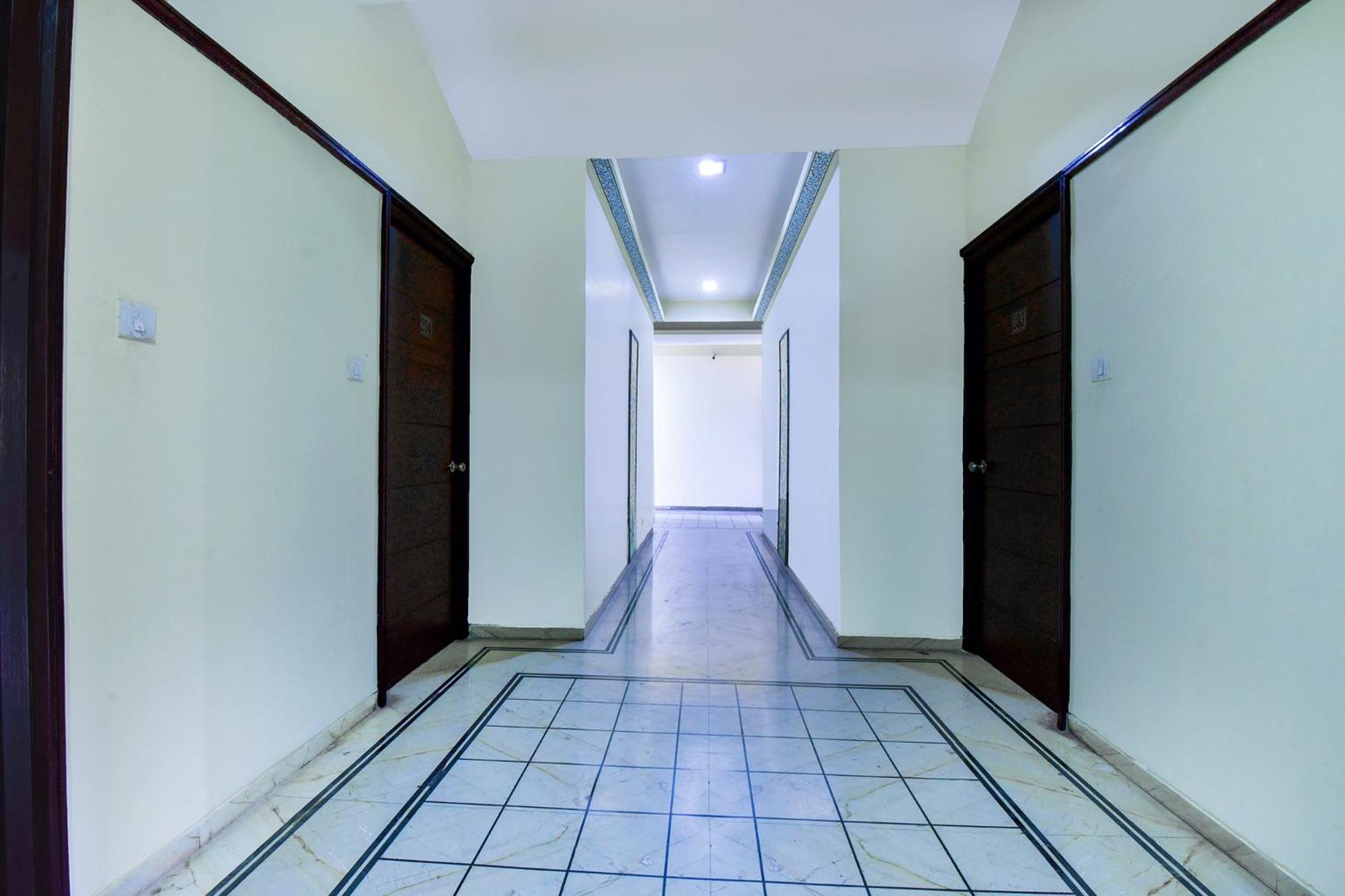 Hotel Fabhotel Hadi Rani