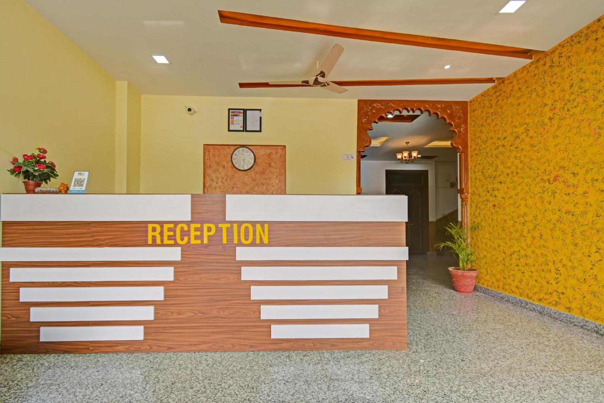 Hotel Capital O Maharana Palace