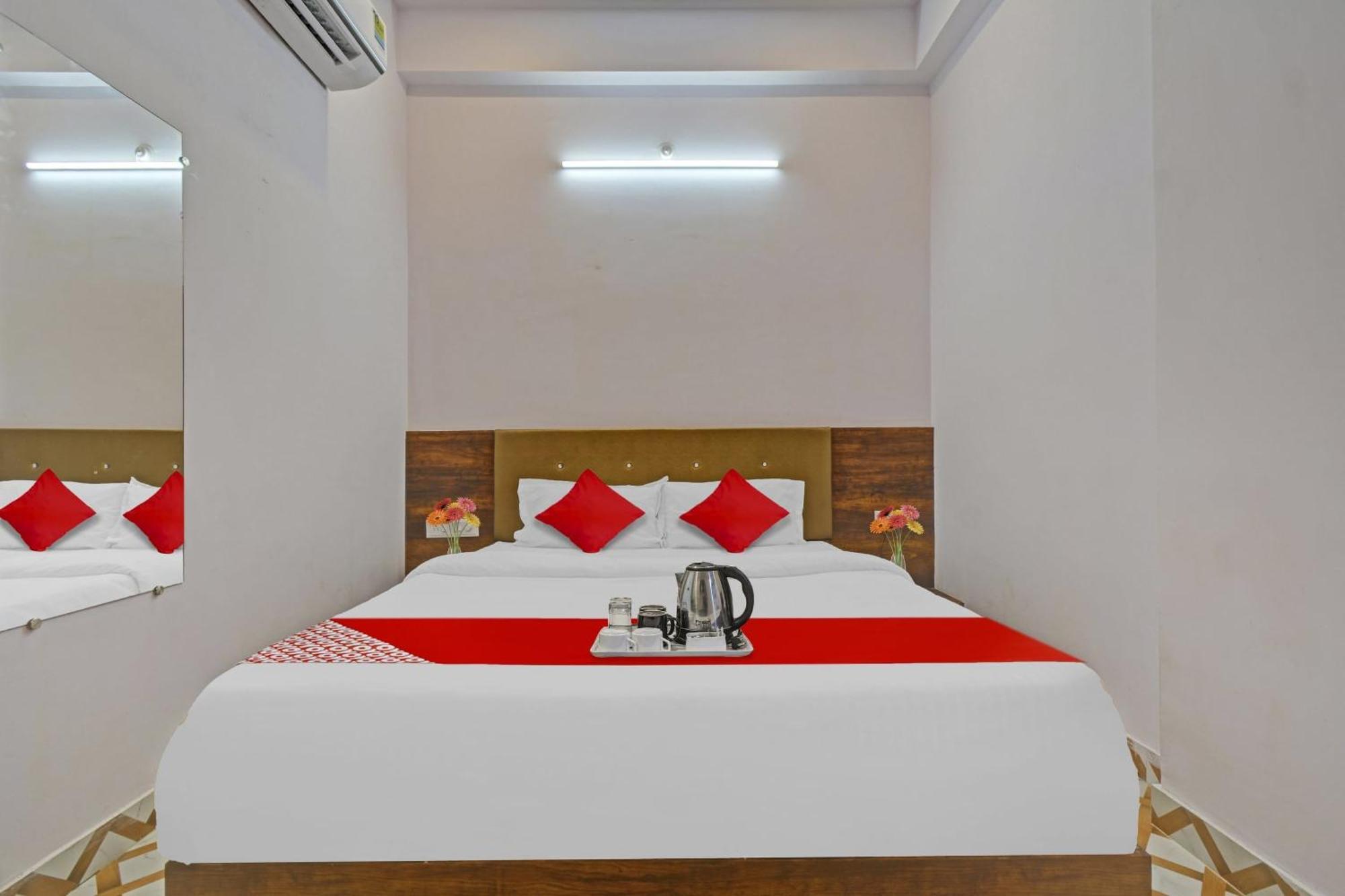 Hotel O Raj Palace Udaipur