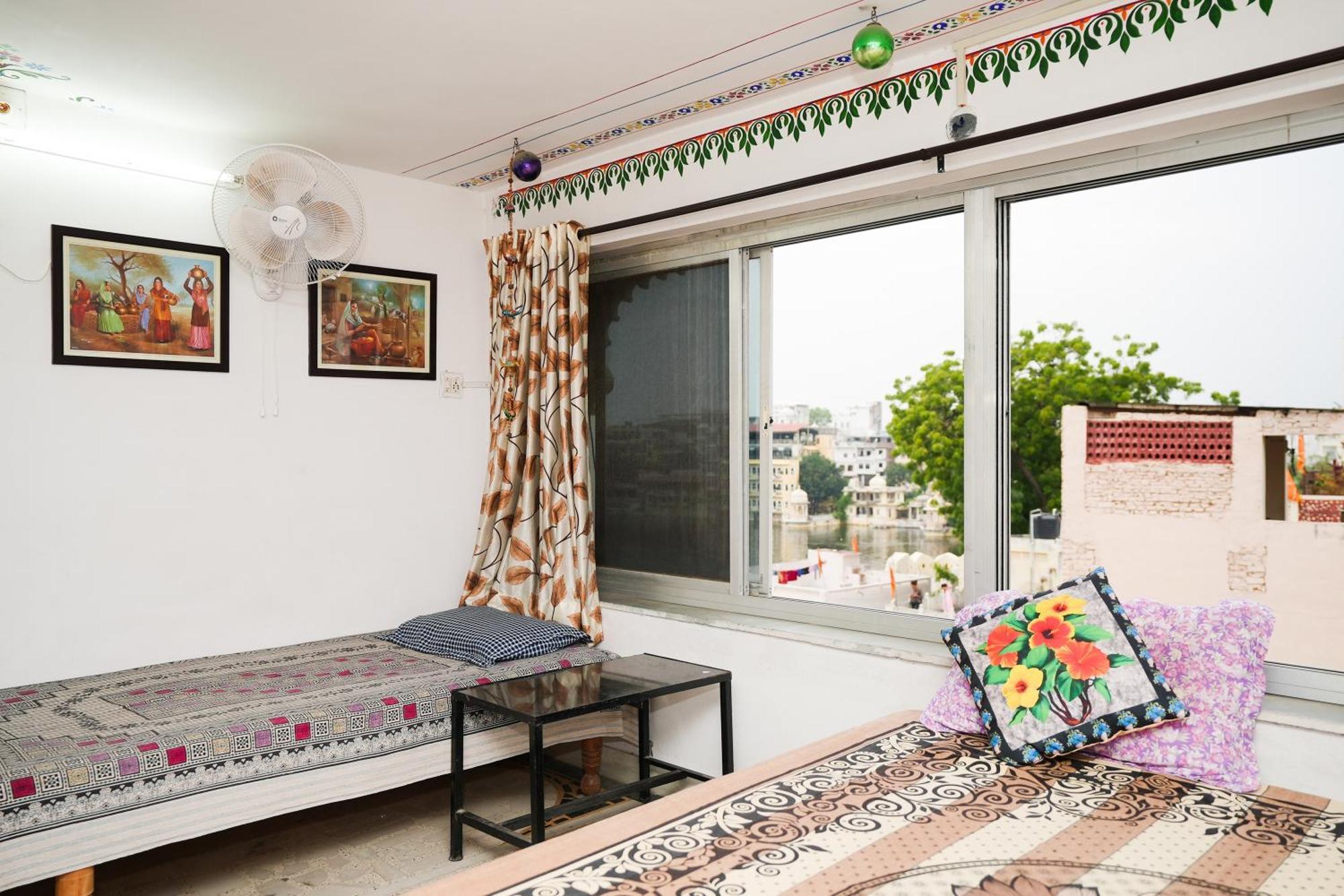 Guest house Nukkad Near Palace *