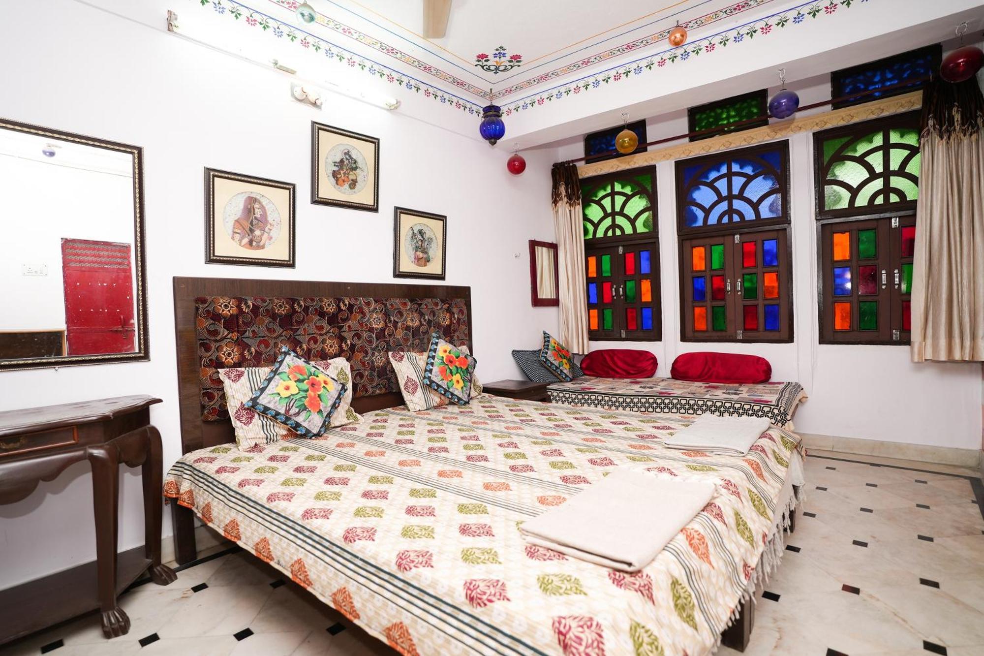 Nukkad Near Palace * Udaipur