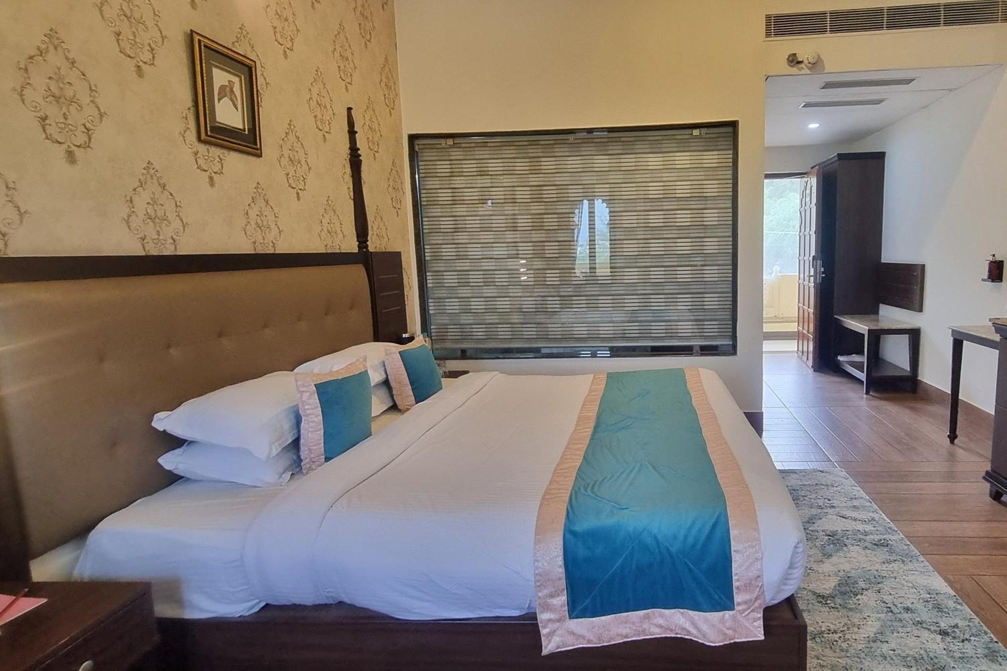 Labh Garh Palace & Hotel