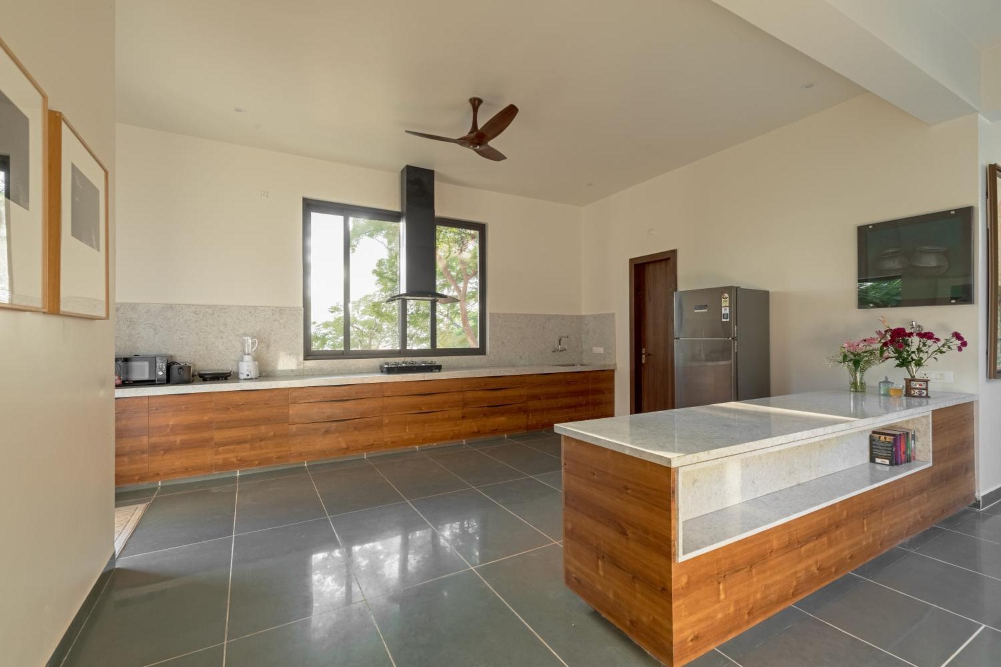 Villa Saffronstays Camelot By The - 3 Bedroom With View, Games Area And Access *