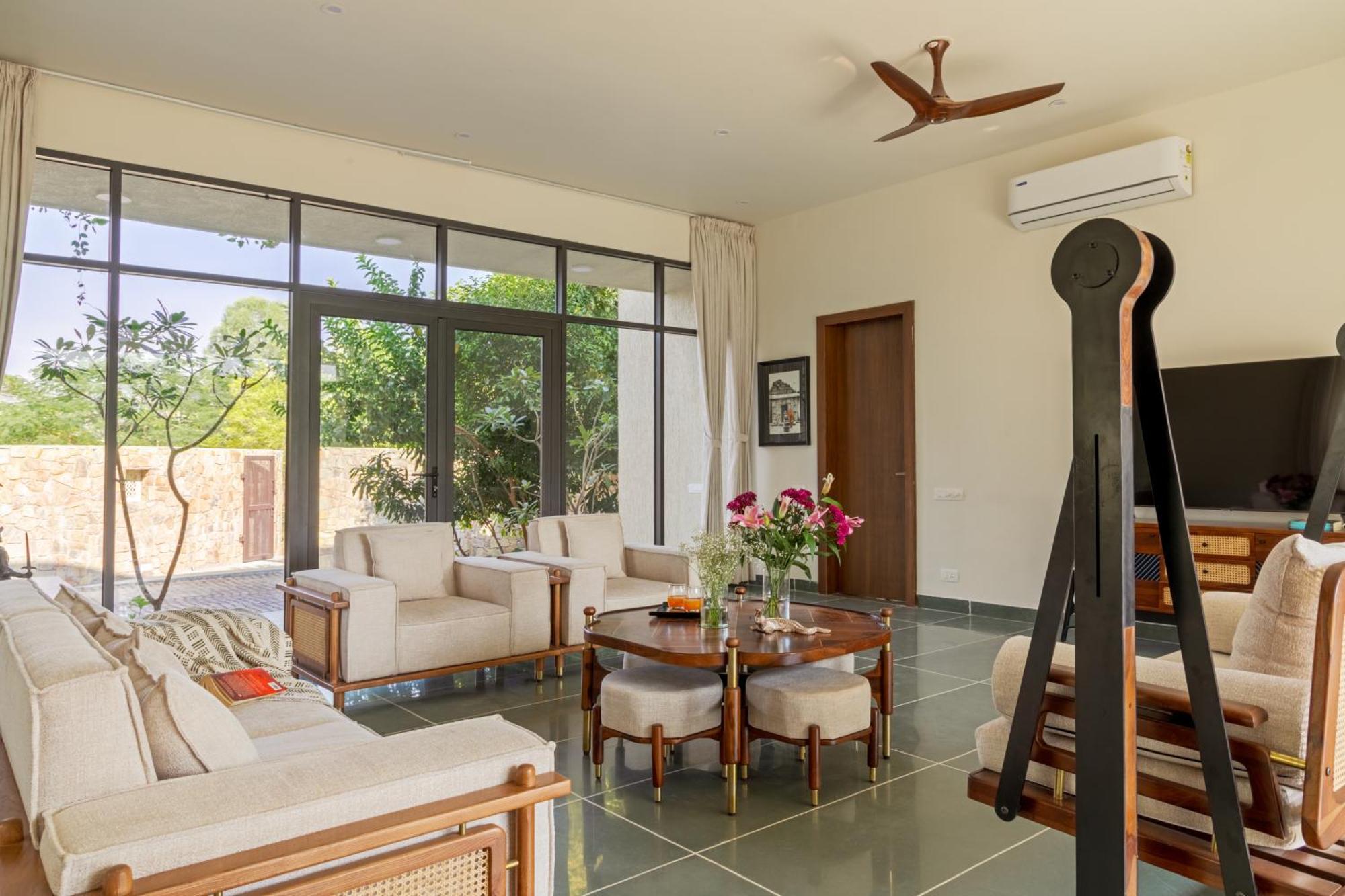 Saffronstays Camelot By The - 3 Bedroom With View, Games Area And Access Udaipur