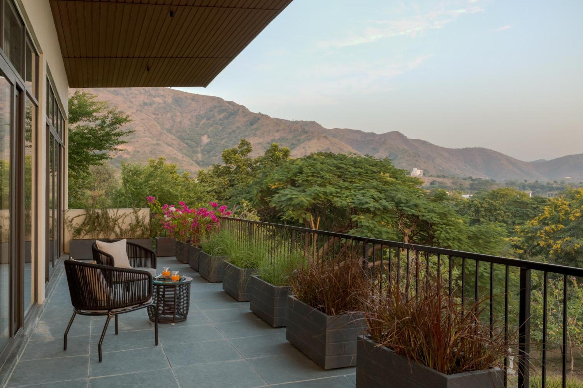 Saffronstays Camelot By The - 3 Bedroom With View, Games Area And Access Villa Udaipur