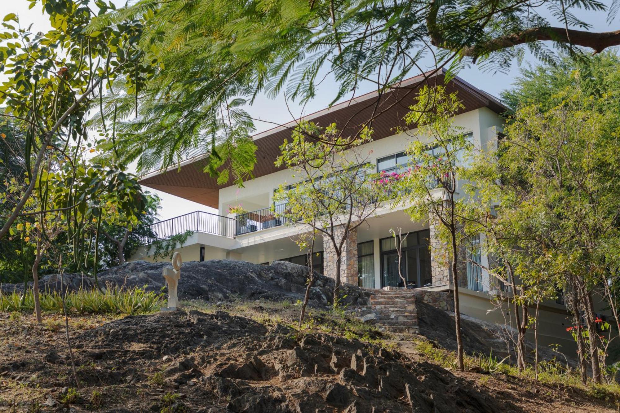 Saffronstays Camelot By The - 3 Bedroom With View, Games Area And Access * Udaipur
