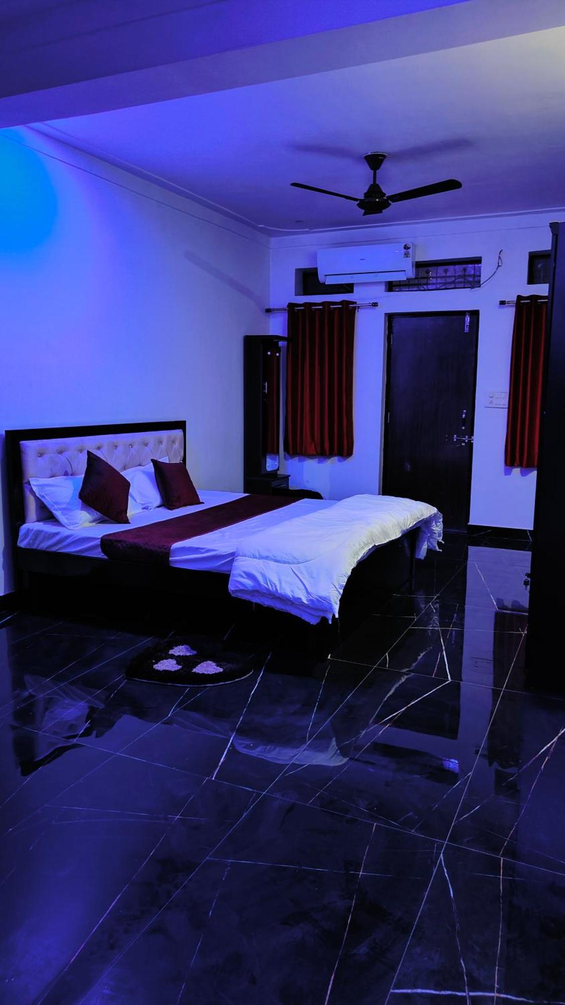 Shri Daulat Hotel