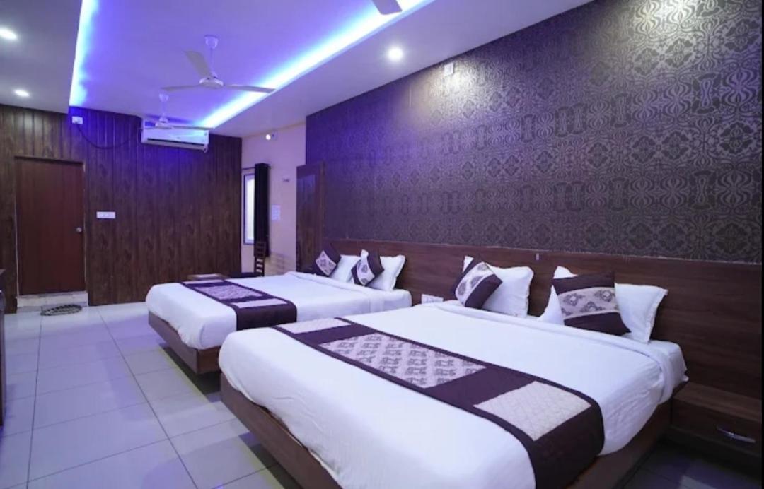 Kanchan Hotel *