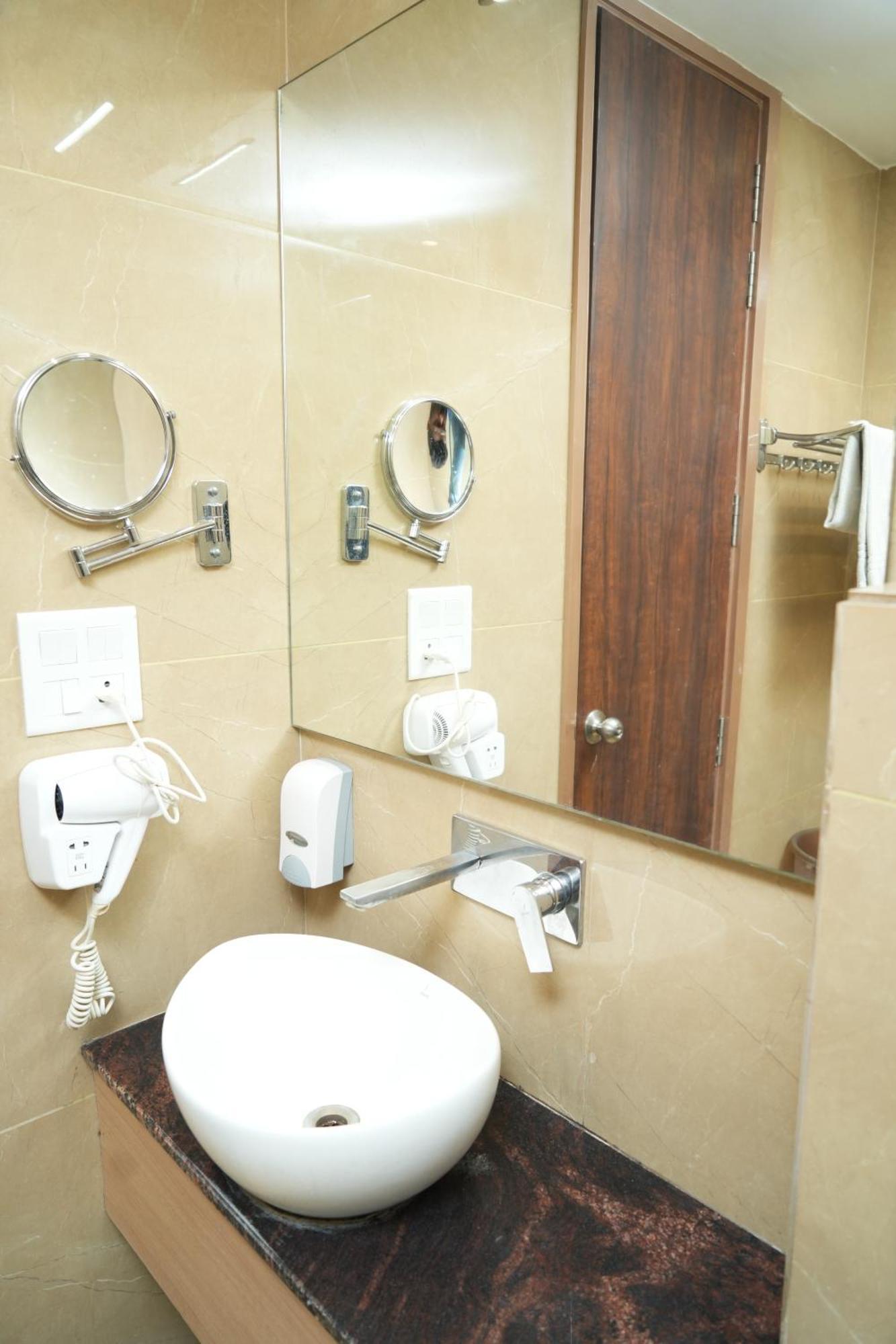 Hotel De Glance - A Corporate Near To Railway Station Udaipur