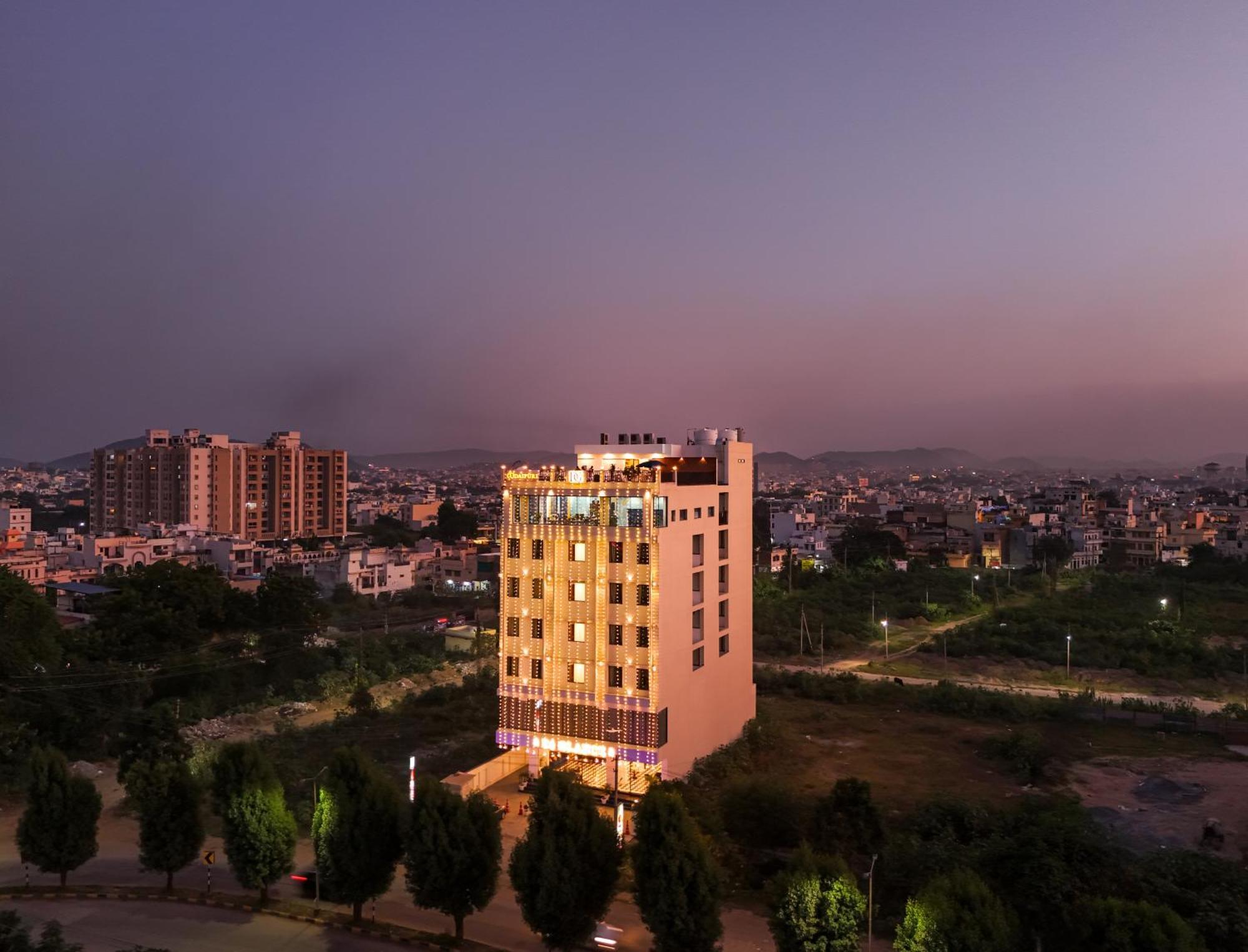 De Glance - A Corporate Near To Railway Station Hotel 4*