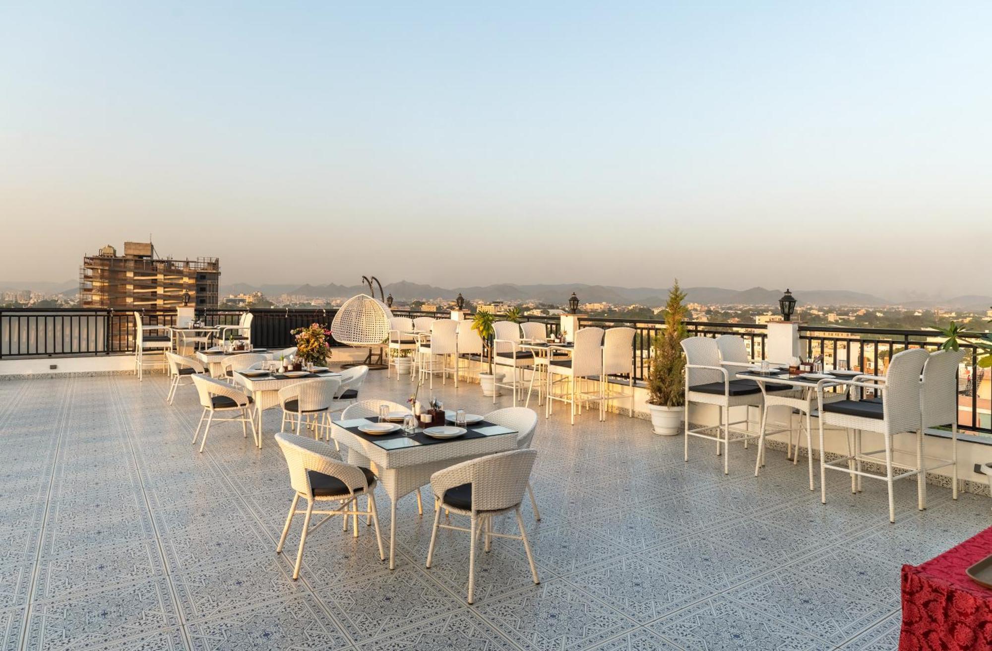 Hotel De Glance - A Corporate Near To Railway Station