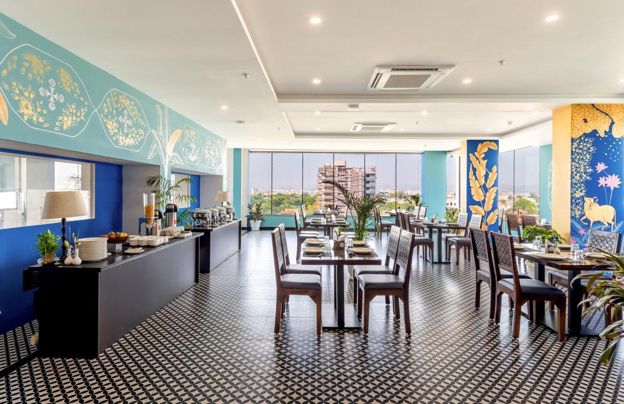 De Glance - A Corporate Near To Railway Station